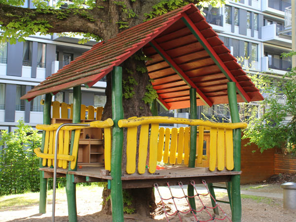 Zur Kita Fairplay, Bild mit Kletterhaus